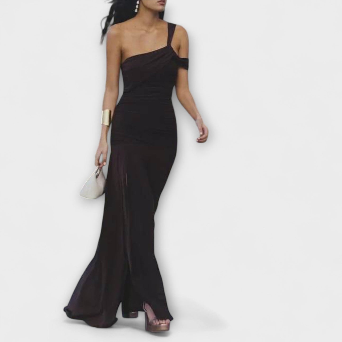 Rochie maxi cu umeri descoperiți