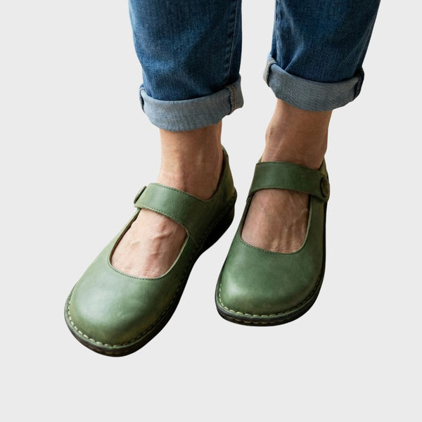 Pantofi din piele cusuti manual, într-un stil atemporal