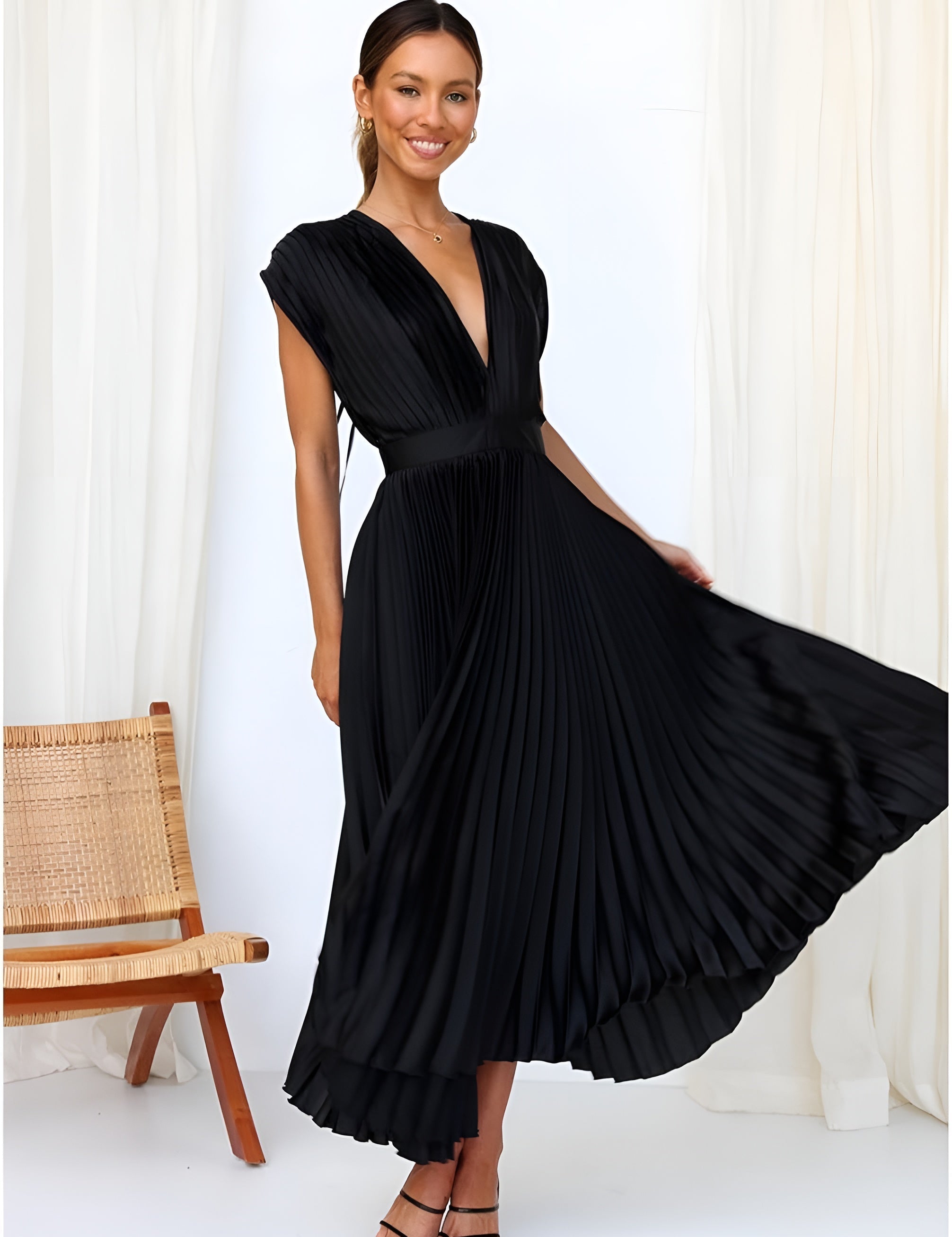 Selina | Rochie fără mâneci cu plisse și fermoar