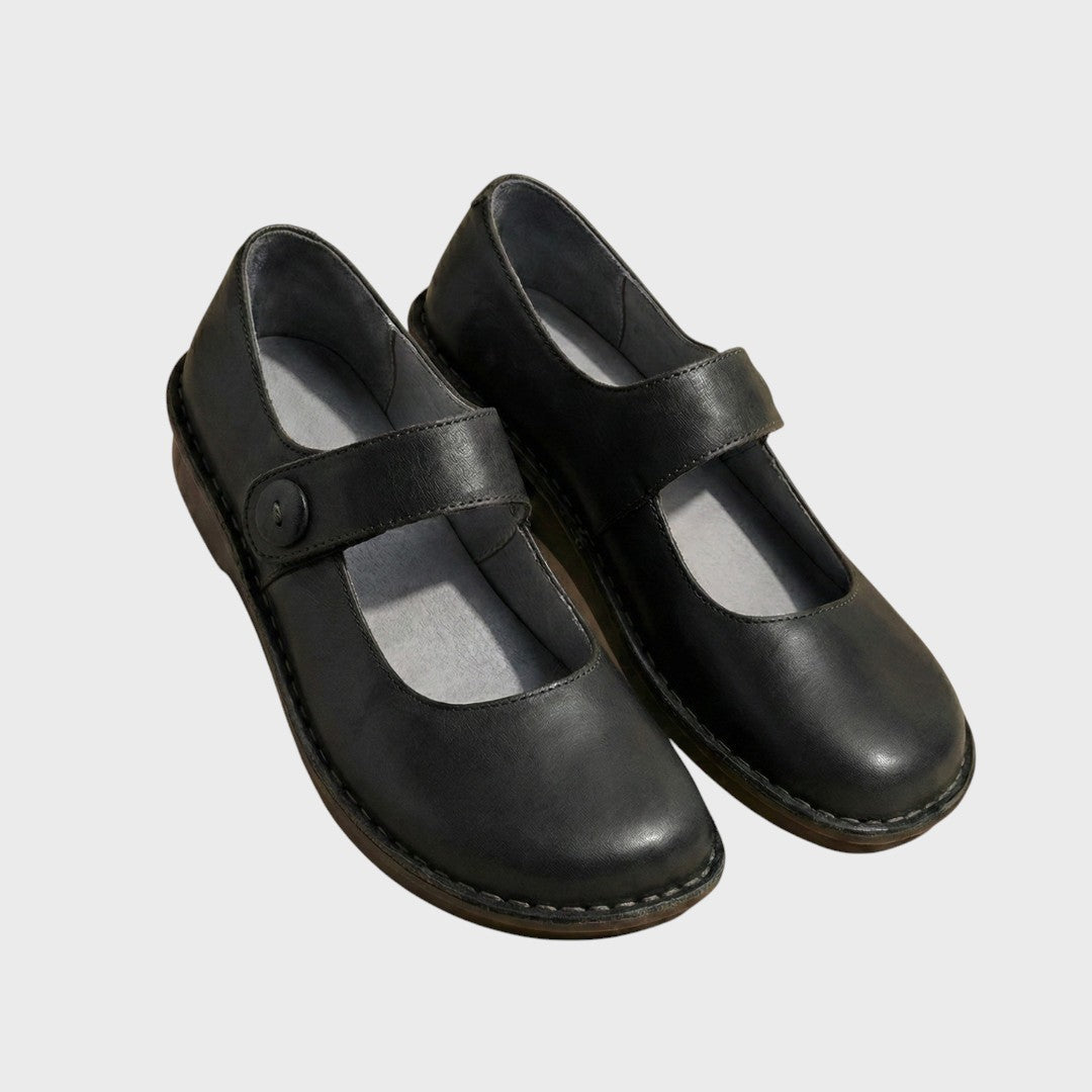 Pantofi din piele cusuti manual, într-un stil atemporal