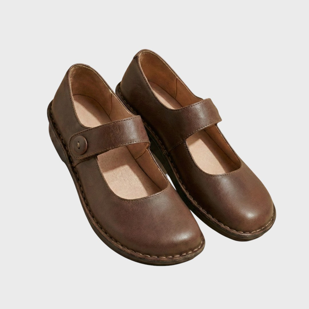 Pantofi din piele cusuti manual, într-un stil atemporal