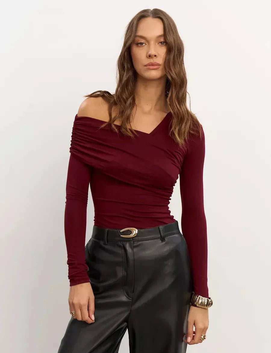 Top Clara Monroe cu un umăr
