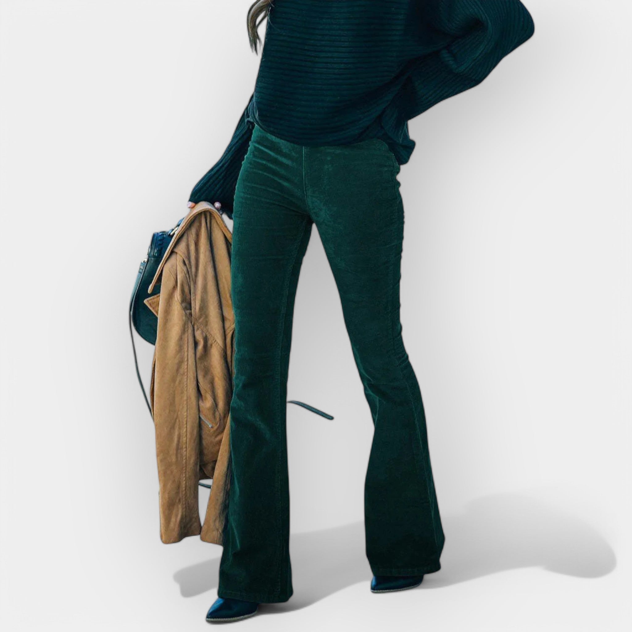 Pantaloni lungi cu pantaloni evazați