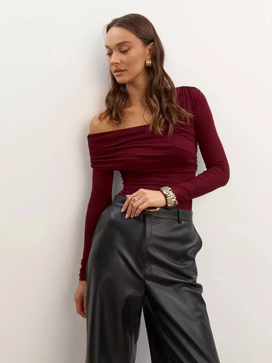 Top Clara Monroe cu un umăr