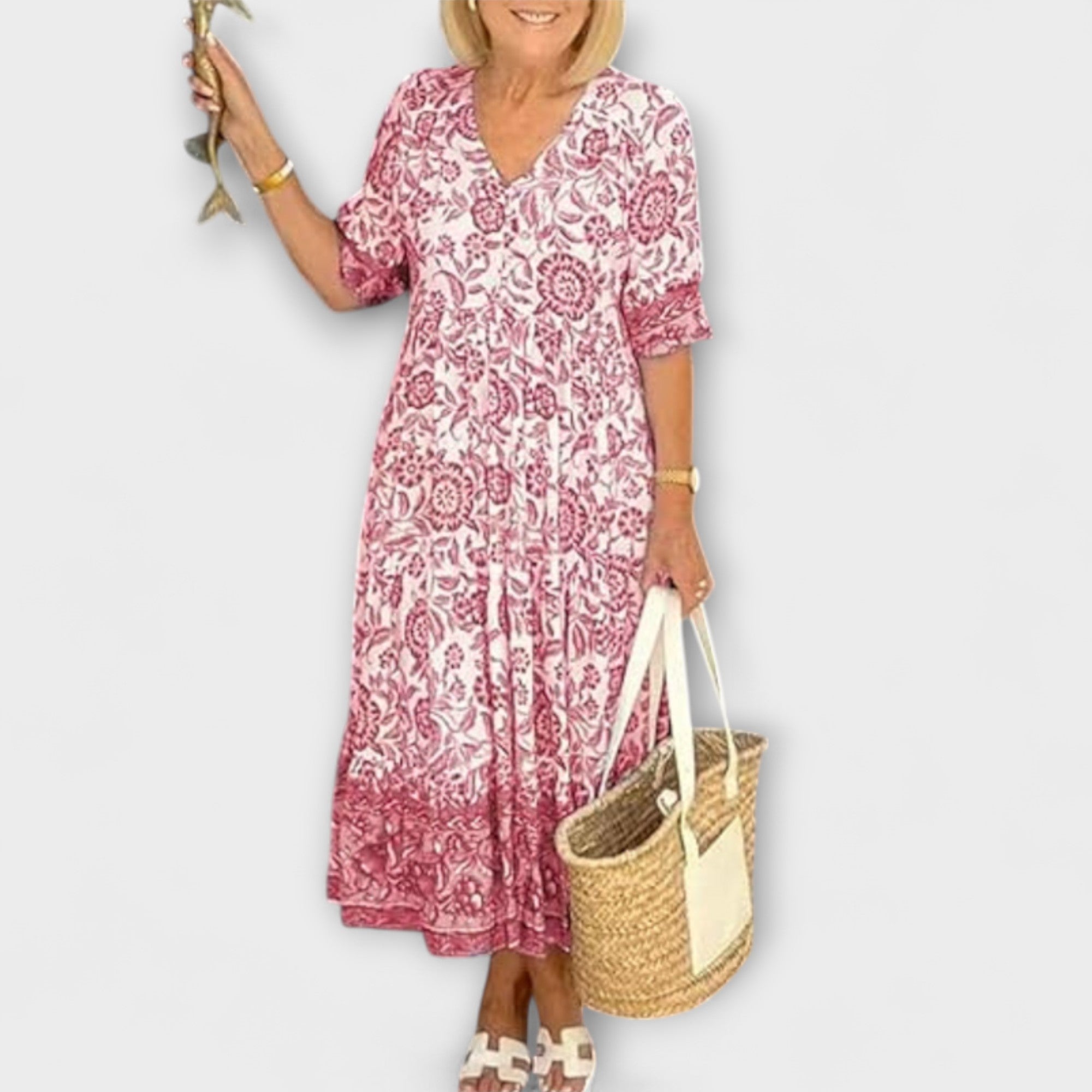 Rochie florală elegantă cu un design aerisit