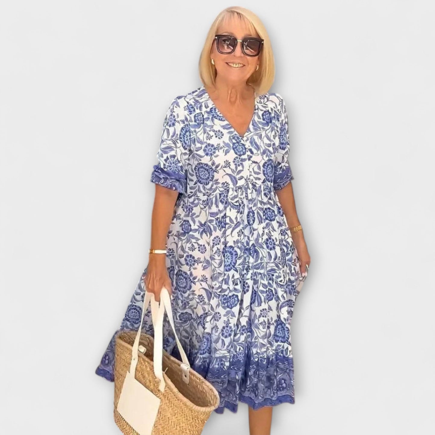 Rochie florală elegantă cu un design aerisit