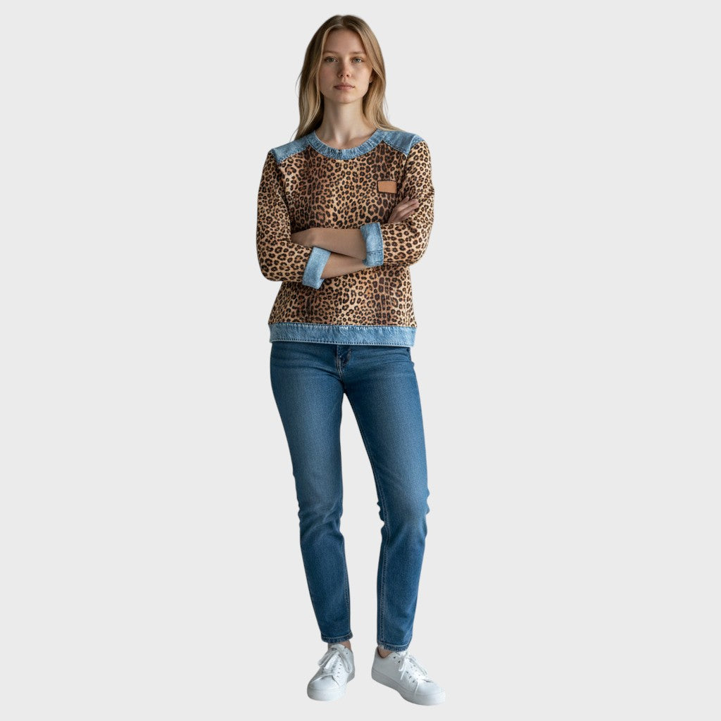 Top cu model leopard și margini din denim