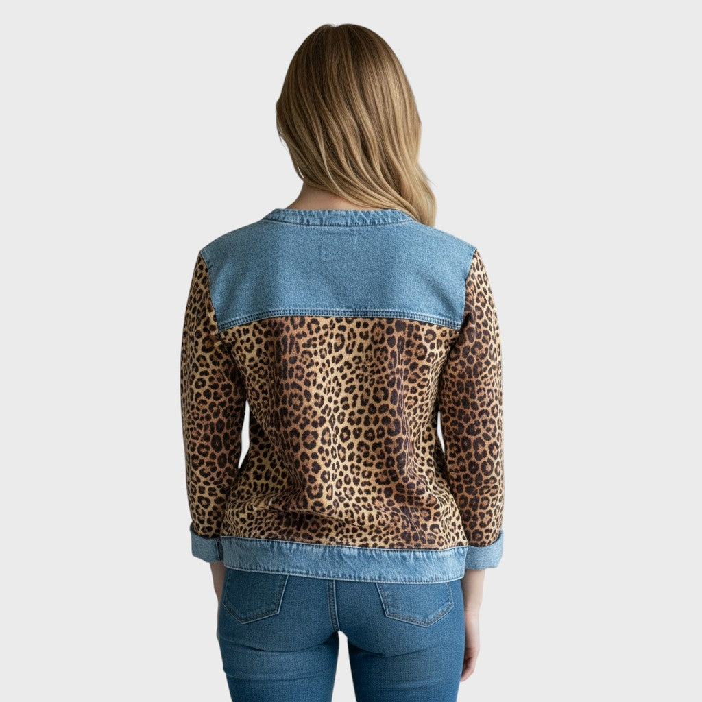 Top cu model leopard și margini din denim
